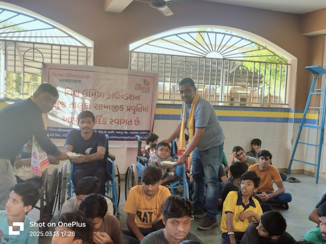 Holi Dhuleti Celebration with Specially Abled Children by Vishv Umiya Foundation Bhuj Taluka Sangathan