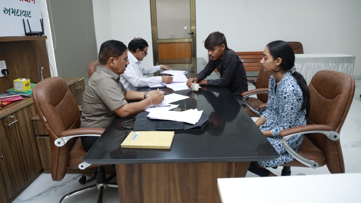 Education Sahay Program 2025–26 Successfully Organized by Vishv Umiya Foundation