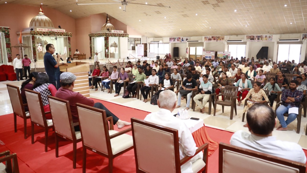 Education Sahay Program 2025–26 Successfully Organized by Vishv Umiya Foundation