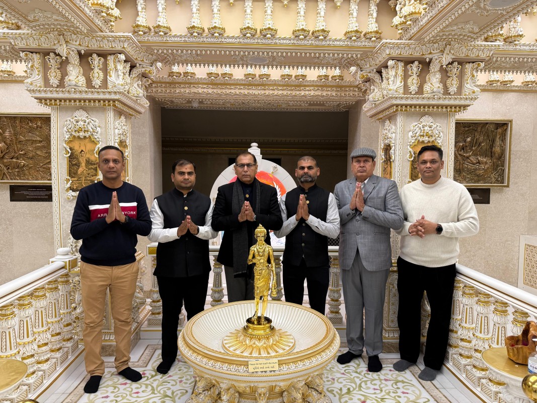 During U.K. Trip, VUF Team Visits BAPS Temple