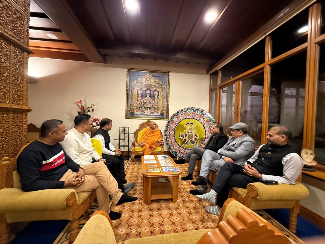 During U.K. Trip, VUF Team Visits BAPS Temple
