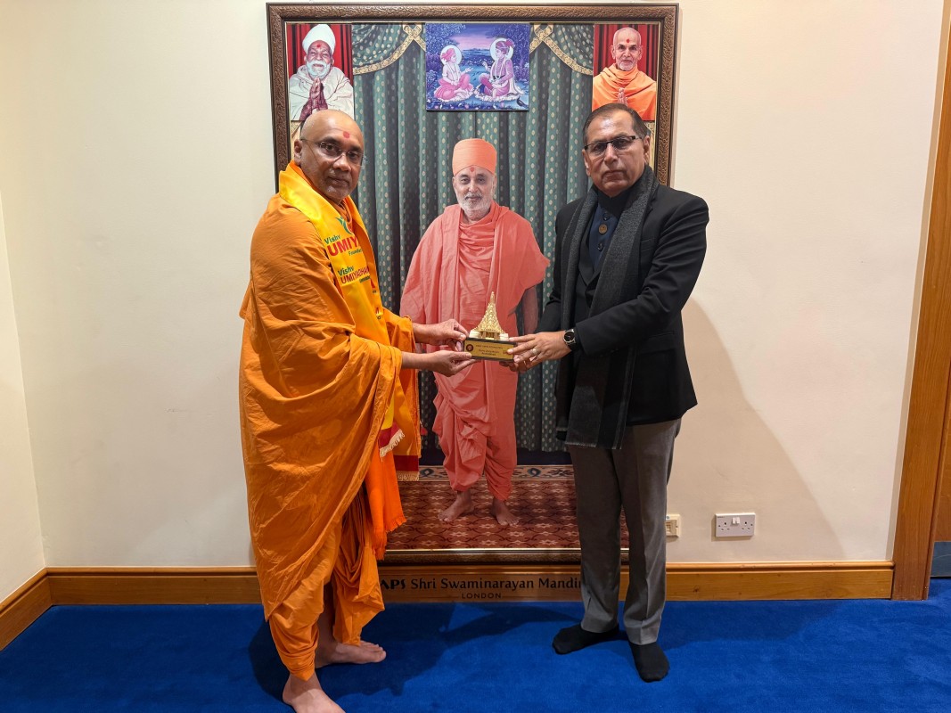 During U.K. Trip, VUF Team Visits BAPS Temple