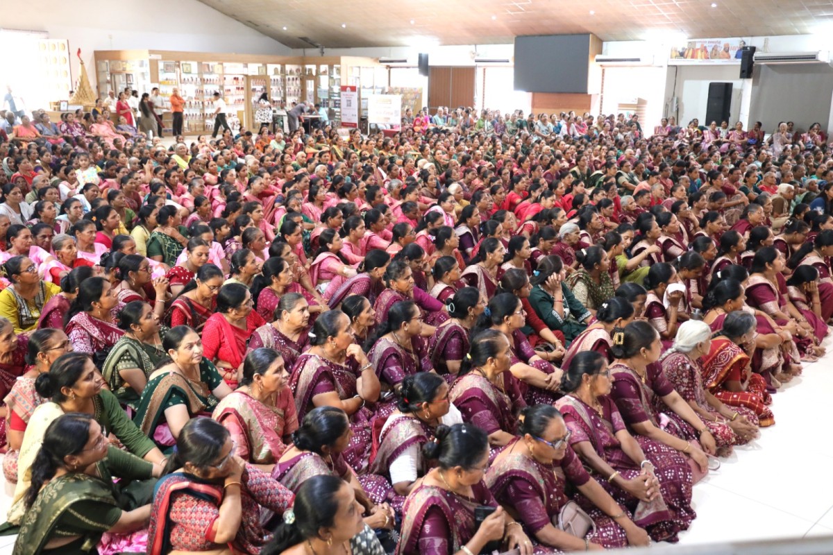 Kheda District Sangathan's Women's Visited Vishv Umiyadham