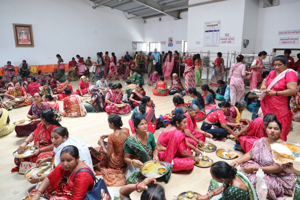 Kheda District Sangathan's Women's Visited Vishv Umiyadham