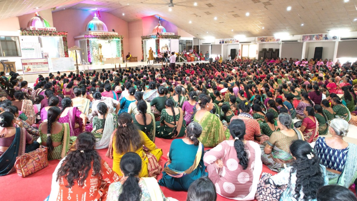 Kheda District Sangathan's Women's Visited Vishv Umiyadham