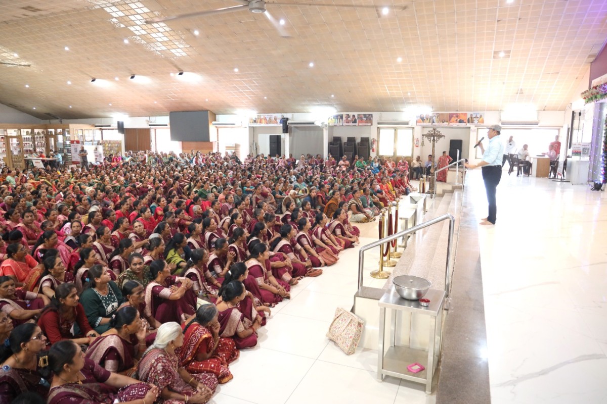 Kheda District Sangathan's Women's Visited Vishv Umiyadham
