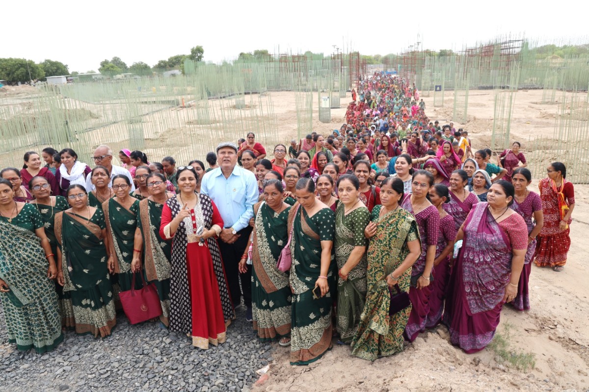 Kheda District Sangathan's Women's Visited Vishv Umiyadham