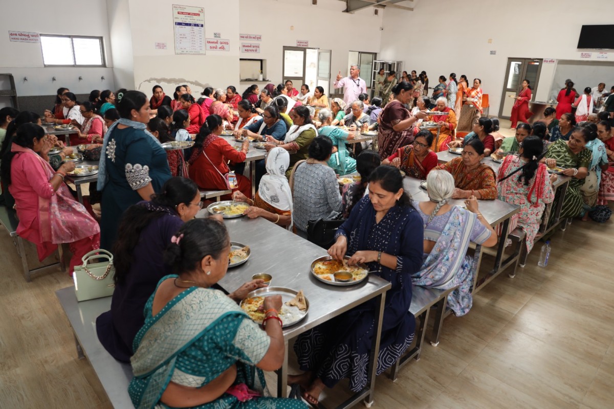 Arvalli Women Visit Vishv Umiyadham: Offer Prayers to Maa Umiya and Tour the 504-Foot Temple Construction Site