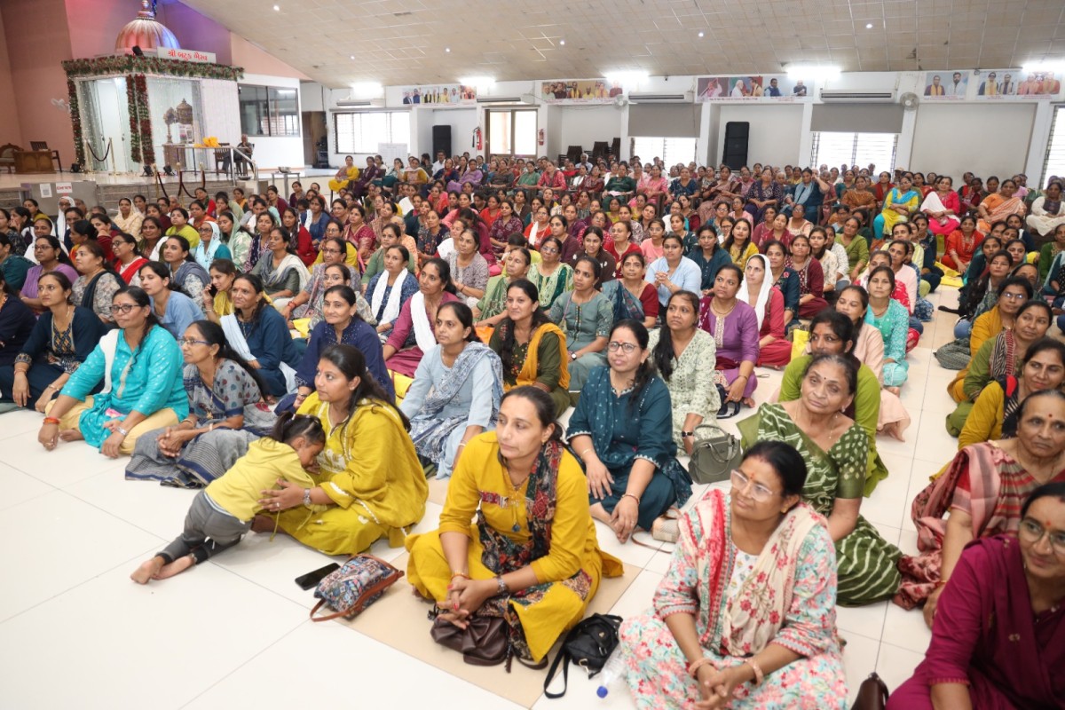Arvalli Women Visit Vishv Umiyadham: Offer Prayers to Maa Umiya and Tour the 504-Foot Temple Construction Site