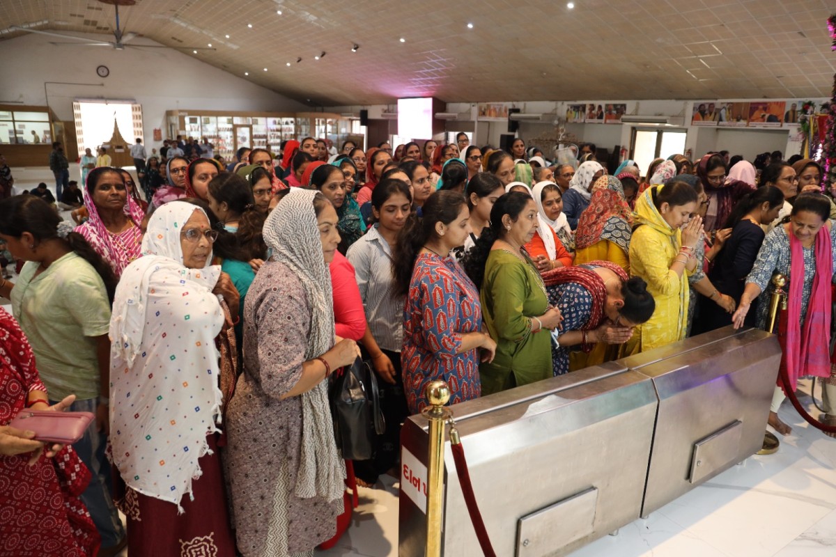 Arvalli Women Visit Vishv Umiyadham: Offer Prayers to Maa Umiya and Tour the 504-Foot Temple Construction Site