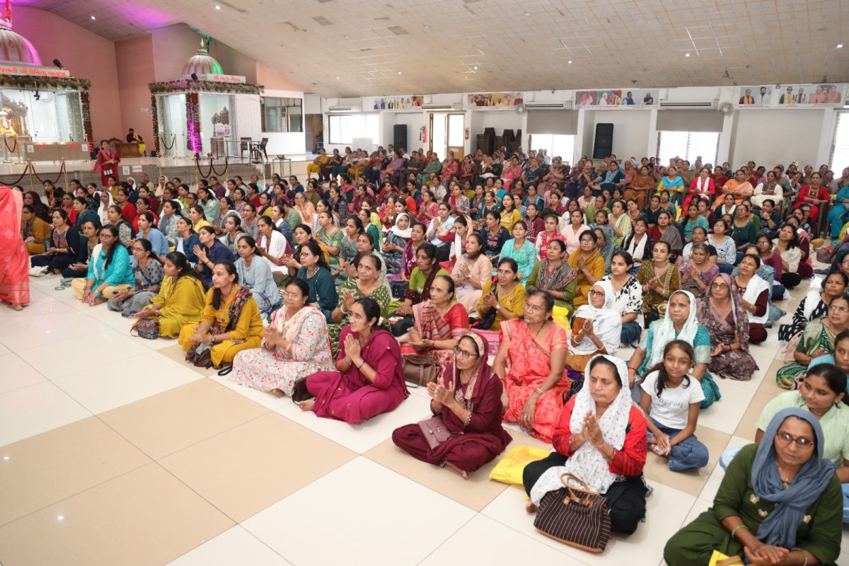 Arvalli Women Visit Vishv Umiyadham: Offer Prayers to Maa Umiya and Tour the 504-Foot Temple Construction Site