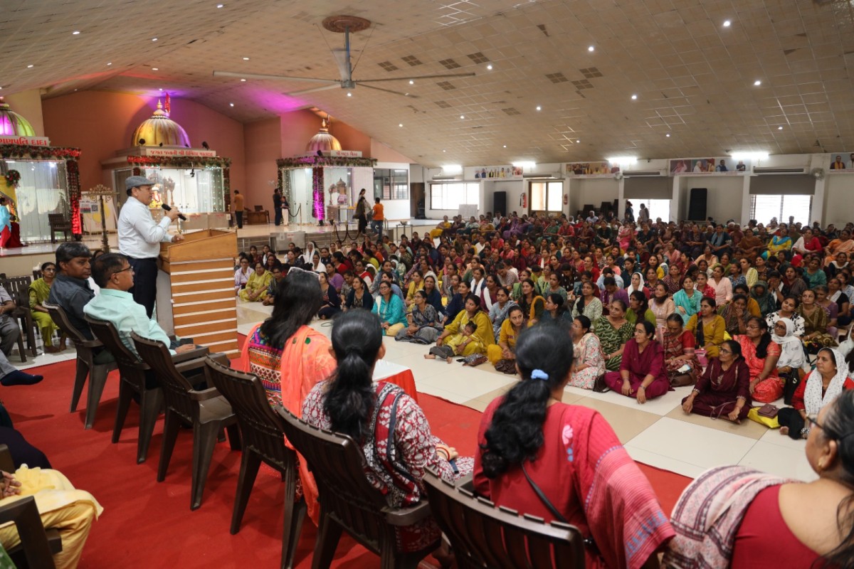 Arvalli Women Visit Vishv Umiyadham: Offer Prayers to Maa Umiya and Tour the 504-Foot Temple Construction Site
