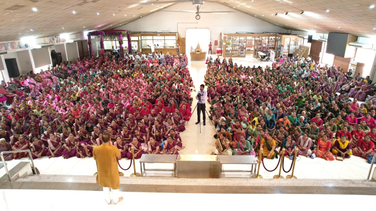 Kheda District Sangathan's Women's Visited Vishv Umiyadham
