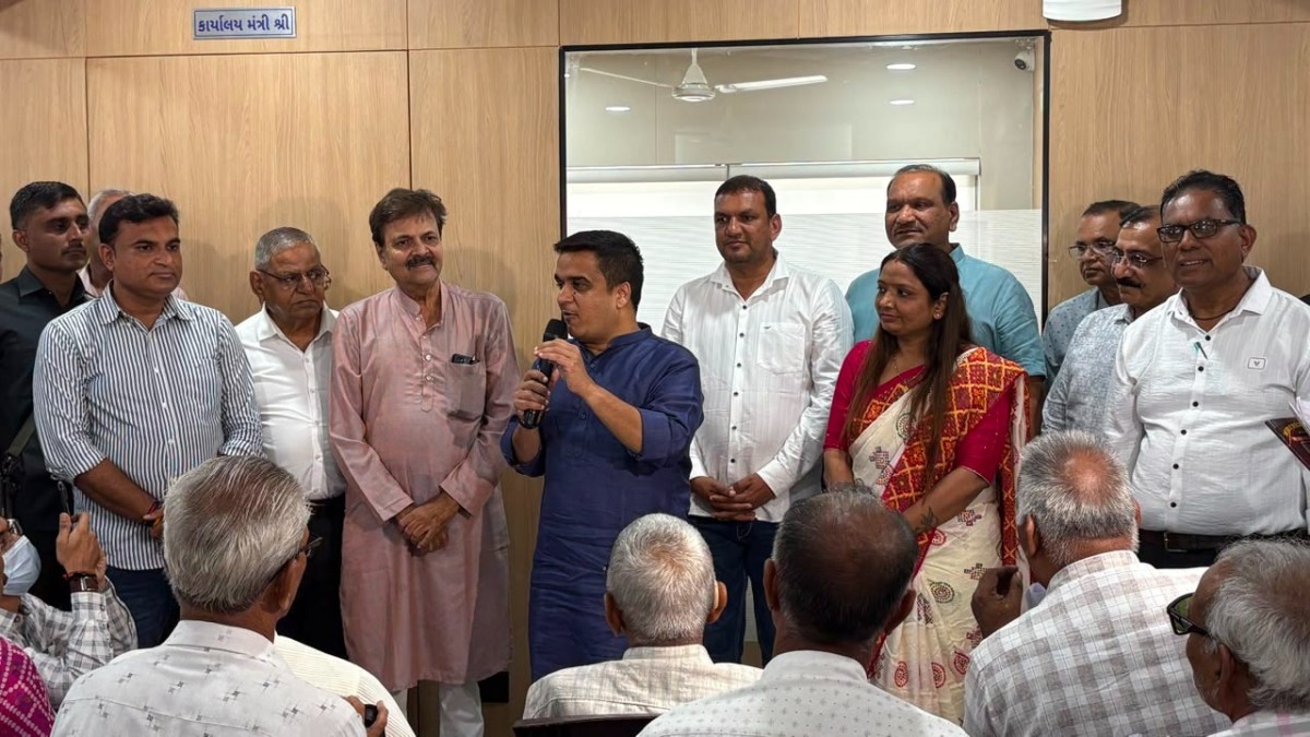 Vishv Umiya Foundation, Surat office, free bus passes were distributed to senior citizens by the esteemed Deputy Chief Minister, Harsh Sanghavi